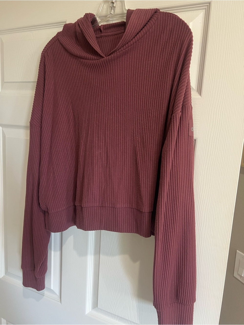 ALO Muse Ribbed Hooded Pullover Sweater — Burgundy Truffle